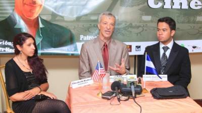 Elizabeth Madera, Walter Krochmal y Kevin Garmendia presidieron el acto.