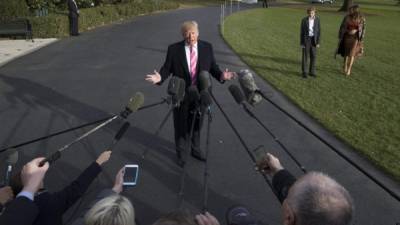 Trump habló por primera vez sobre el tema con la prensa, justo antes de partir a Mara-Lago, Florida, para celebrar el día de acción de gracias. EFE/Michael Reynolds