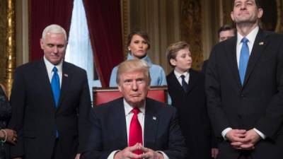 El presidente Trump, junto al vicepresidente Mike Pence y el jefe del partido republicano, Paul Ryan.