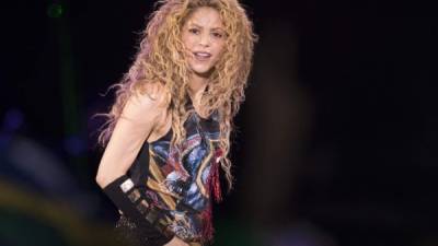 Colombian singer Shakira performs on stage at the Bercy Accordhotels Arena in Paris on June 13, 2018 at the Accor Arena Paris. / AFP PHOTO / Thomas SAMSON / RESTRICTED TO EDITORIAL USE - TO ILLUSTRATE THE EVENT AS SPECIFIED IN THE CAPTION