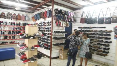 Un negocio de zapatos localizado en el barrio El Centro de la ciudad. Foto: Melvin Cubas.