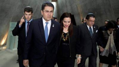 Juan Orlando Hernández y Ana García visitan el Museo Conmemorativo del Holocausto Yad Vashem en Jerusalén. EFE