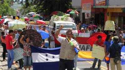 Los ciudadanos se manifestaban en contra del encarecimiento del costo de vida.