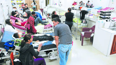 Las salas de emergencia de adultos y niños amanecieron llenas.