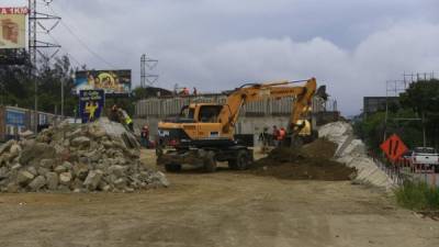 Infraestructura. El puente de la 27 calle y bulevar del este estará listo en noviembre. FOTO Y. AMAYA