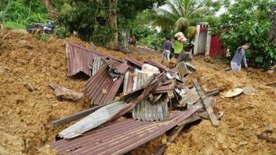 En la carretera CA-13 hay más de 23 kilómetros destrozados por derrumbes. Los deslaves también dejaron destrucción en varias comunidades. Fotos: José Cantarero.