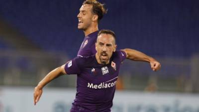 Fiorentina's Franck Ribery celebrates with his teammate Pol Lirola after scoring his side's opening goal during a Serie A soccer match between Lazio and Fiorentina at Rome's Olympic stadium, Saturday, June 27, 2020. (AP Photo/Riccardo de Luca)
