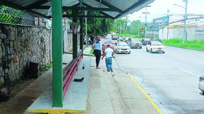 El cadáver de la joven hallada muerta ayer en Villanueva fue llevado a Medicina Forense.