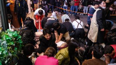 Al menos 154 personas fallecieron en la estampida durante una fiesta de Halloween en Seúl. Otras 33 se encuentran en condición crítica.