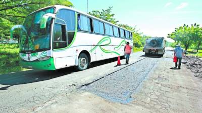 La mayoría de las carreteras en el país necesitan urgentes reparaciones.