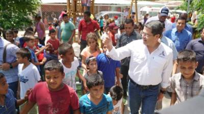 El presidente Juan Orlando Hernández inauguró el parque donde desde muy temprano era esperado por los pobladores que abarrotaron el lugar.