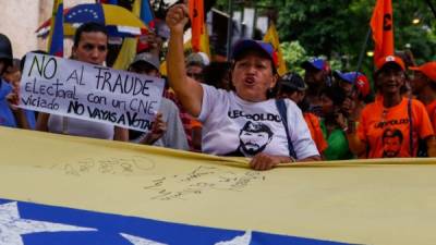 Miles de venezolanos protestaron contra el Gobierno de Maduro por las elecciones adelantadas en las que el mandatario intenta reelegirse para un segundo período./EFE.
