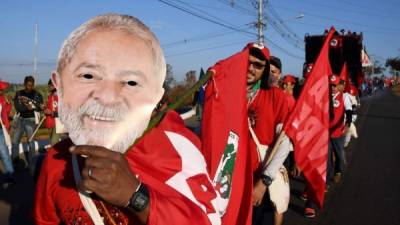 El PT insiste en que Lula puede disputar las elecciones aunque sea rechazado por el TSE. AFP