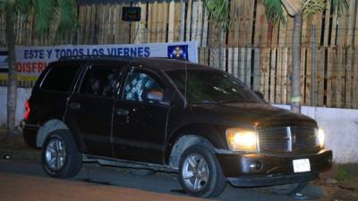 El carro conducido por Juan Alvarado tenía unas 50 perforaciones de fusiles AR-15 Y AK-47.