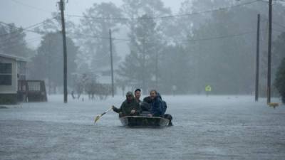 Las autoridades estadounidenses rescataron en las últimas horas a cientos de personas que se habían quedado atrapadas por el agua que deja la depresión tropical Florence en Las Carolinas, en la costa sureste del país.