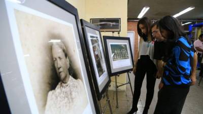 Parte de las fotografías históricas en físico.