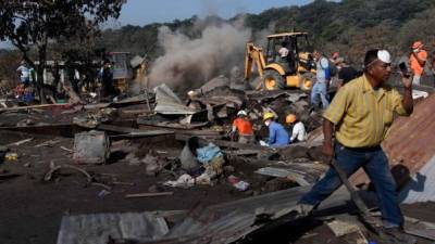 Familiares de los desaparecidos se unieron a las labores de rescate y temen que el Gobierno declare pronto la zona devastada como un cementerio./AFP.