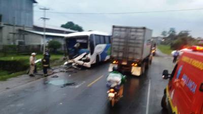 La colisión causa congestionamientos en la zona.