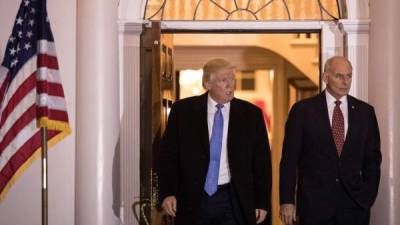 Trump junto al general de los Marines, John Kelly. AFP.