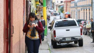 Recomiendan a todos los ciudadanos que deben utilizar abrigos.