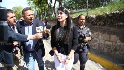 Olga Ferrufino a su llegada a los tribunales de justicia.