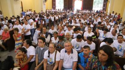 La comunidad católica de Río Lindo colmó cada rincón de la catedral San Pedro Apóstol donde estuvieron congregados por más de tres horas. Foto: Yoseph Amaya.