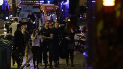 El mundo entero está en shock tras los atentados terroristas ocurridos en París, Francia. Los ataques simultáneos en París y en el sector del Stade de France dejaron varias decenas de muertos y heridos.