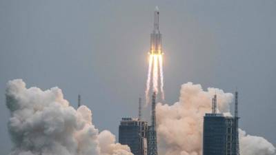 China puso en órbita el 29 de abril el primer módulo de su estación espacial, gracias al cohete portador Larga Marcha 5B, el más potente e imponente lanzador chino./AFP.