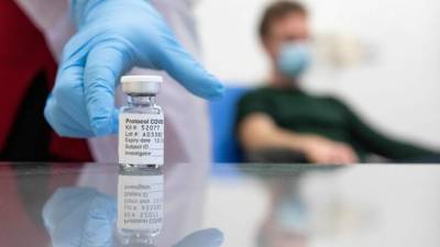 La vacuna de Oxford será sometida a un nuevo estudio para verificar su eficacia./AFP.