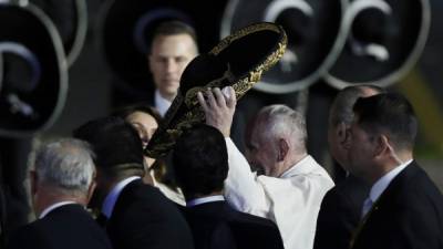 El Papa se colocó la charra mexicana a su llegada a tierra azteca.