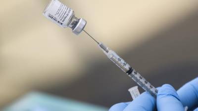 Los investigadores compararon la situación de 11 millones de personas vacunadas de más de 50 años con otros 11 millones de no vacunados de la misma franja de edad.