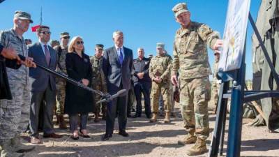 El secretario de Defensa de Estados Unidos, James Mattis, y la secretaria de Seguridad Nacional, Kirstjen Nielsen, viajaron a la localidad texana de McAllen, en la frontera sur. Foto: Twitter