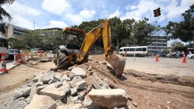 Obras. En el bulevar Suyapa se construirá un túnel peatonal que conecte Urla con el Hospital Materno Infantil.