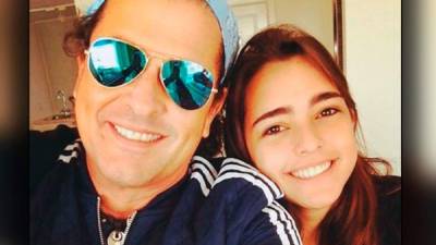 Carlos Vives junto a su hija Lucy Vives.
