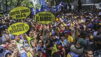 La oposición venezolana se manifestó ayer en las calles para presionar por un referendo revocatorio contra el presidente Nicolás Maduro. Foto: EFE/Cristian Hernández