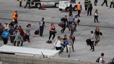 Cinco personas murieron y ocho resultaron heridas en un tiroteo este viernes en el aeropuerto de Fort Lauderdale, 50 Km al norte de Miami en Florida, informaron autoridades.