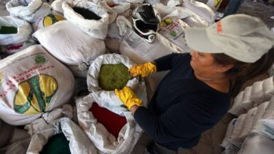 En muchos lugares ya tienen preparado el aserrín para las alfombras, tradición no solo en Comayagua.
