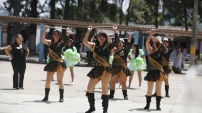 Las reclusas se convirtieron en palillonas y demostraron sus destrezas.