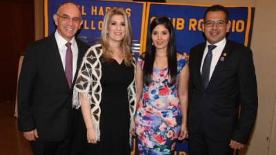 Carlos Paz, Giselle Downing de Paz, Karen y César García.