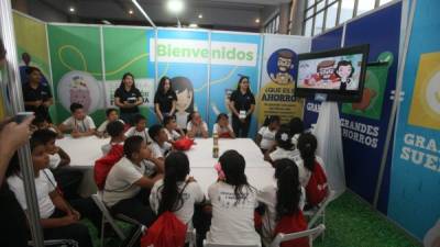 Los niños disfrutaron de los juegos preparados por las instituciones financieras que apoyan el evento.