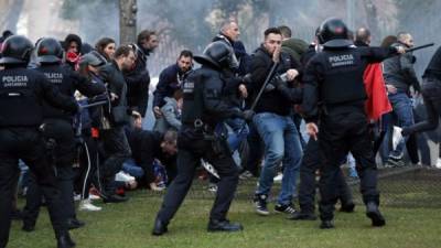 Los disturbios se dieron en la previa del juego. FOTO AFP.