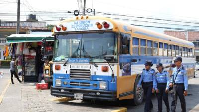 Ni la presencia policial ha podido detener la extorsión y asesinatos contra transportistas de La Ceiba.