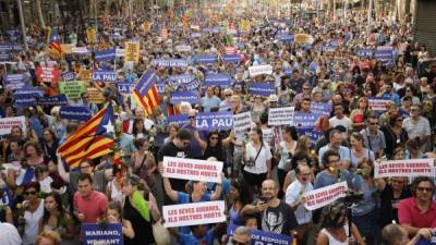 People hold placards during a march against terrorism which slogan will be #NoTincPor (I'm Not Afraid) in Barcelona on August 26, 2017, following the Barcelona and Cambrils attacks killing 15 people and injuring over 100.Tens of thousands of Spaniards and foreigners are to stage a defiant march against terror through Barcelona on August 26 following last week's deadly vehicle rampages.The Mediterranean city is in mourning after a van ploughed into crowds on Las Ramblas boulevard on August 17, followed hours later by a car attack in the seaside town of Cambrils. / AFP PHOTO / PAU BARRENA