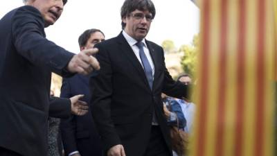 El gobierno central español dio plazo al Ejecutivo catalán hasta el jueves para aclarar si hubo o no declaración de independencia.
