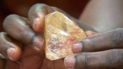 Hace un tiempo una empresa que halló un diamante de 709 quilates lo vendió en 7,7 millones de dólares en el extranjero.