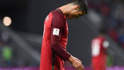 Portugal's forward Cristiano Ronaldo reacts during the 2017 Confederations Cup semi-final football match between Portugal and Chile at the Kazan Arena in Kazan on June 28, 2017. / AFP PHOTO / FRANCK FIFE