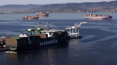 El atasco del Ever Given en el canal de Suez afecta al comercio mundial tras dejar a cientos de barcos comerciales varados./AFP.