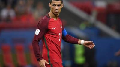 Portugal's forward Cristiano Ronaldo reacts during the 2017 Confederations Cup semi-final football match between Portugal and Chile at the Kazan Arena in Kazan on June 28, 2017. / AFP PHOTO / Kirill KUDRYAVTSEV