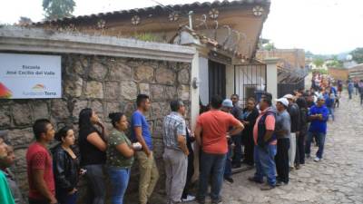 Las personas acudieron desde temprano a ejercer el sufragio el pasado domingo en todo el territorio hondureño.