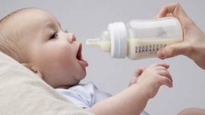 Otras investigaciones han reportado que los bebés alimentados con fórmula tienen un riesgo más alto de obesidad en un momento posterior de la vida.